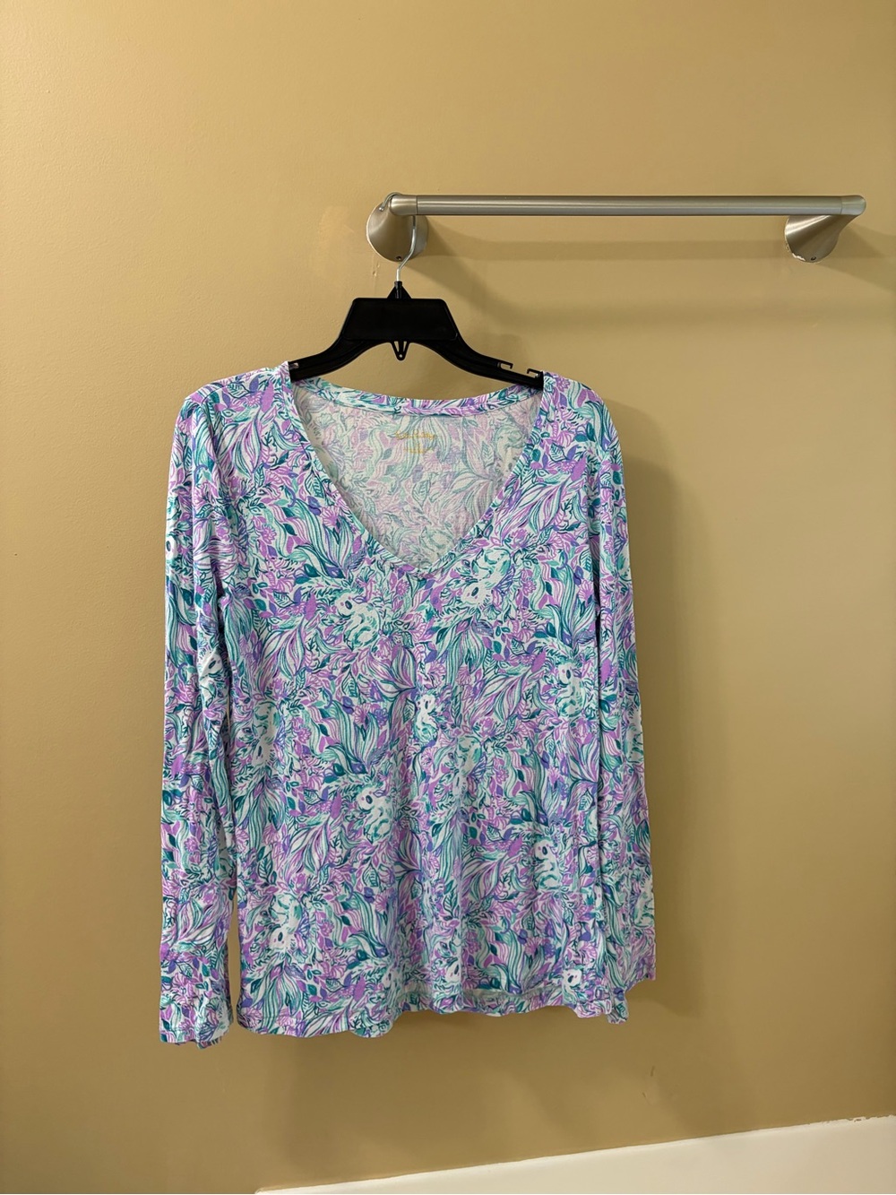 5/$25 Lily Pulitzer Long Sleeve V-neck M